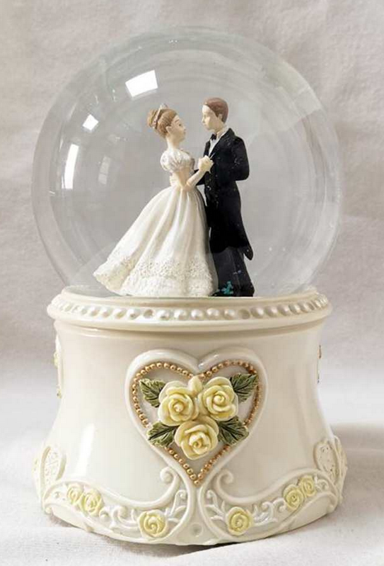 Musical Snow Globe - Wedding Couple